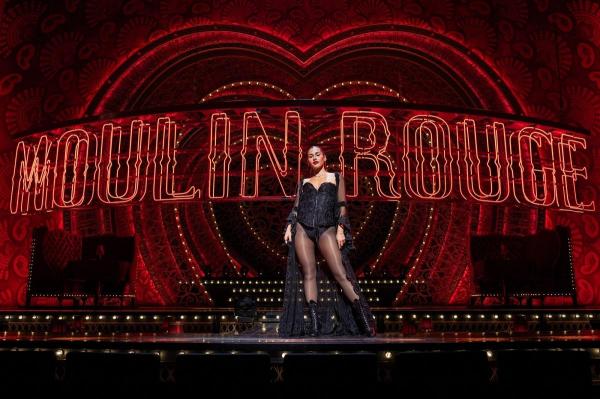 Pe 6 octombrie 1889 s-a înfiinţat Moulin Rouge