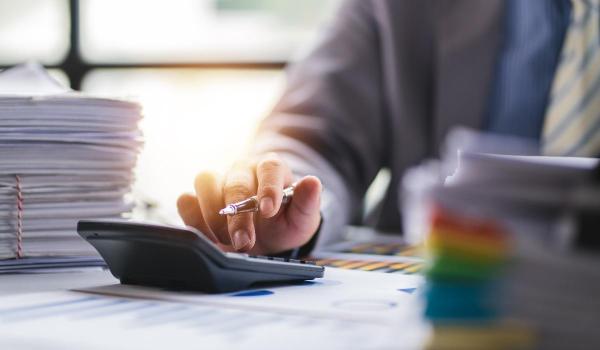 INS: Veniturile românilor au crescut cu 15,7%, însă cheltuielile au urcat cu 16,2%