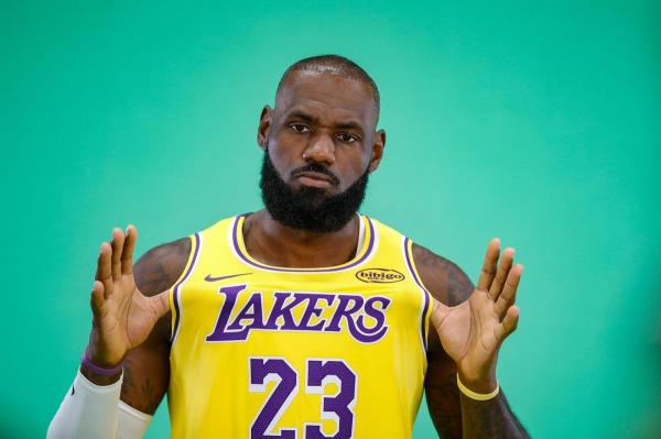 LeBron James joacă din 2018 la Los Angeles Lakers