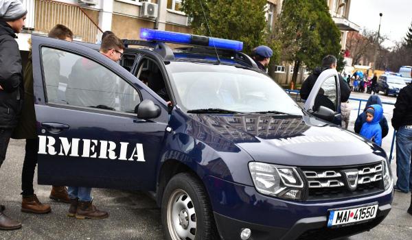 Băiat rănit cu un cutter în Arad, într-o altercaţie. Alte 4 persoane au avut nevoie de îngrijiri medicale