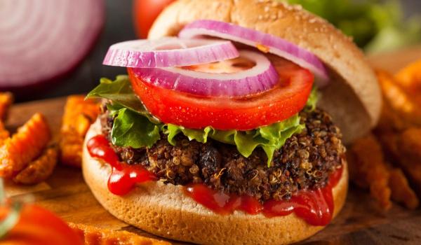 Parlamentul European a aprobat interzicerea termenilor "friptură vegetariană" şi "burger vegetarian"