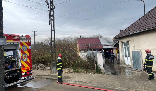 Bărbat din Sibiu, găsit mort după un incendiu. Poliţiştii suspectează că focul a fost pus intenţionat
