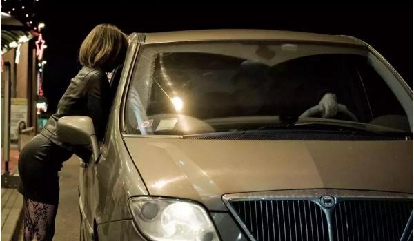 Două persoane suspectate de proxenetism, reţinute de DIICOT, după ce o tânără s-a sinucis în Austria