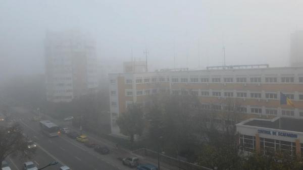 Cod galben de ceaţă în 15 judeţe. Vizibilitate redusă sub 50 de metri în unele zone