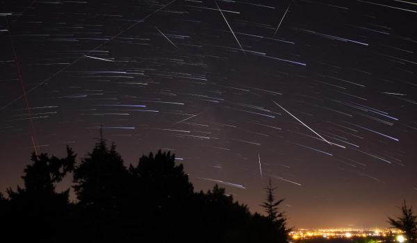 Ploaia de stele Leonide atinge punctul maxim pe 17 noiembrie. Cum se formează