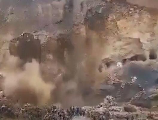 Momentul când o mină de cobalt din Congo se prăbuşeşte. Cel puţin 32 de mineri au murit