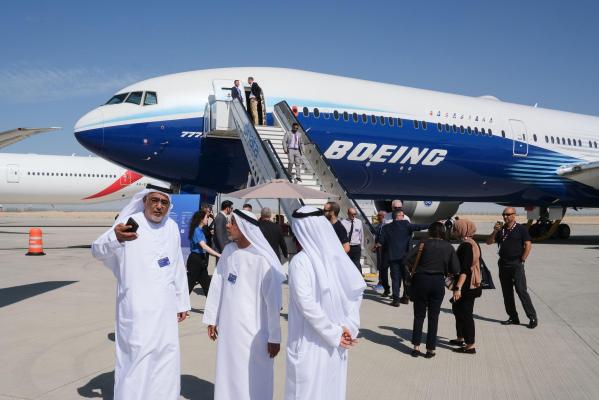 Emirates comandă avioane de 38 de miliarde de dolari. Boeing 777X, piesa centrală a înțelegerii