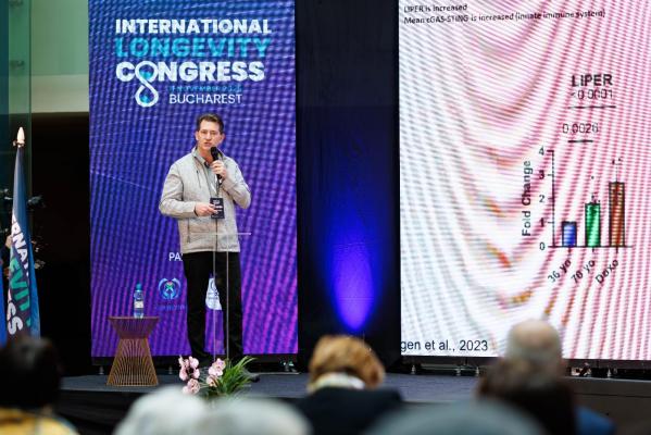 Patrick Paine, cercetătorul care studiază reprogramarea celulelor, la Congresul Internațional de Longevitate