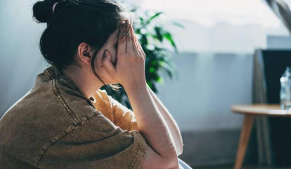 Femeie din Argeş, terorizată de fostul iubit. A intrat peste ea în casă, deși avea ordin de protecţie