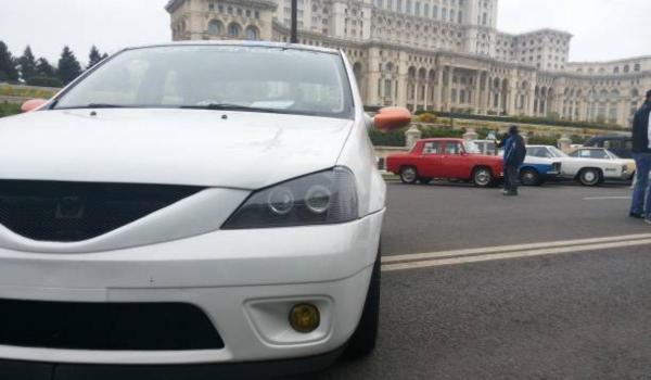 Șapte persoane audiate pentru trafic de mașini de lux, în București şi Ilfov. Prejudiciu de 375.000 de euro