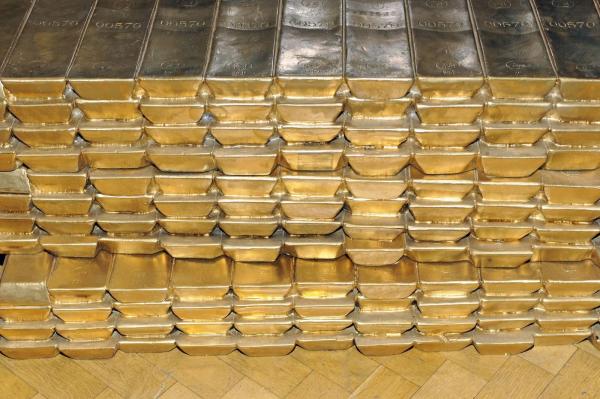 A găsit o adevărată comoară în grădina sa şi a anunţat poliţia. Rmâne doar cu laudele pentru onestitate