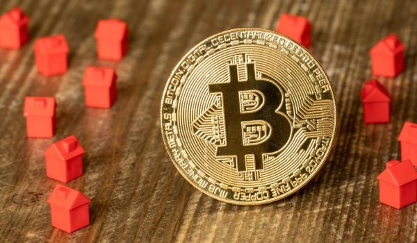 Prima tranzacţie imobiliară cu criptomonede din România, înregistrată la Braşov. Cât a costat apartamentul