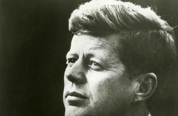 Pe 22 noiembrie 1963 a fost asasinat preşedintele american John F. Kennedy