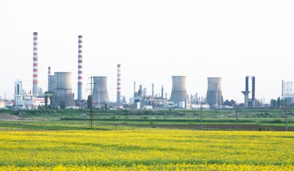 Oamenii din Ploieşti acuză aerul irespirabil, Garda de Mediu explică diferenţa între "miros" şi "poluare"