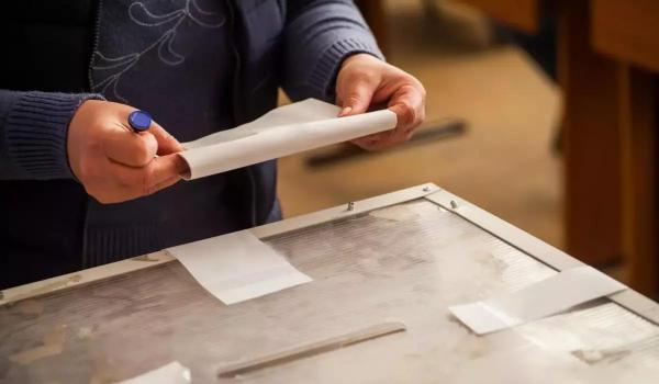 Localităţile unde au loc alegeri locale parţiale în 2025. Câţi români sunt aşteptaţi la urne în 7 decembrie