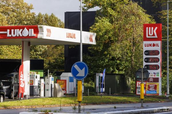 Bolojan, anunț despre Petrotel și rafinăriile Lukoil: Vom avea un mecanism propriu de sancțiuni pentru Lukoil