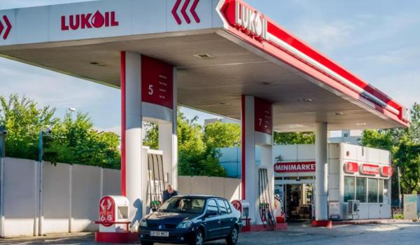 O companie românească, pe lista scurtă a potențialilor cumpărători ai Lukoil România