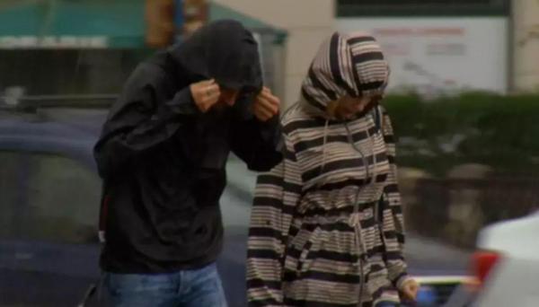 Ploi abundente, lapoviță, ninsori și răcire bruscă a vremii. Cât ţine episodul de vreme rea