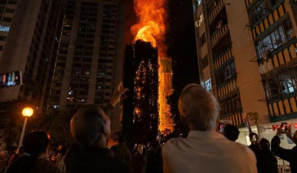 Bilanțul incendiului uriaș izbucnit la complexul Wang Fuk Court din Hong Kong a urcat la 94 de morți