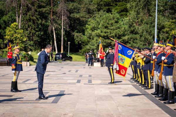 Ionuţ Moşteanu a demisionat din funcţia de ministru al Apărării