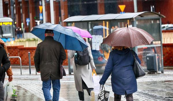 Prognoză meteo 3 - 16 noiembrie 2025. Ultima zi cu temperaturi ridicate. De marţi revin ploile şi frigul