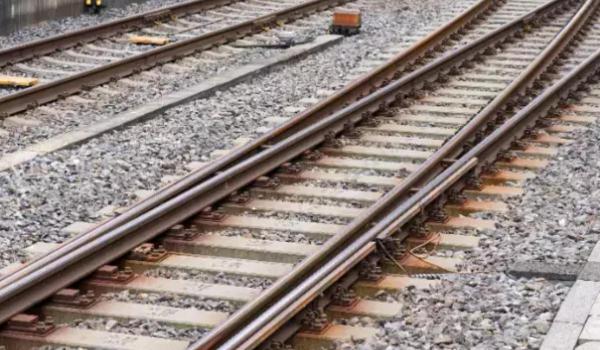 Bărbat de 72 de ani, lovit mortal de trenul Budapesta-Craiova în judeţul Caraş-Severin