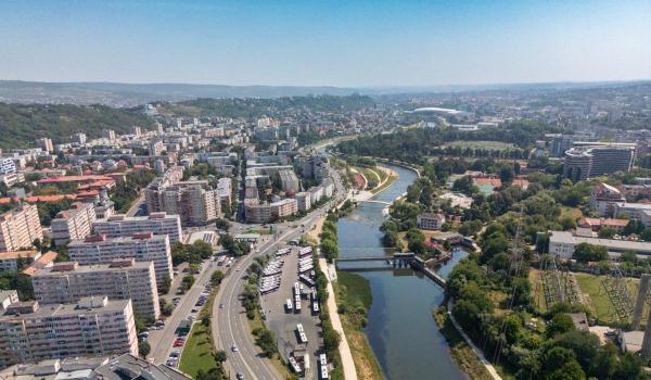 Oraşul din România unde apartamentele sunt mai scumpe cu aproape 50% faţă de Capitală