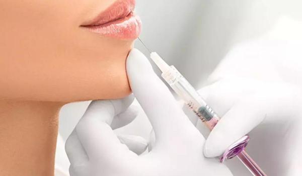 Femeie de 24 de ani din Arad, cercetată pentru că a practicat fără drept profesia de medic