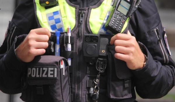 Român de 31 de ani arestat în Hanau după ce a desenat svastici cu propriul sânge pe mașini și clădiri