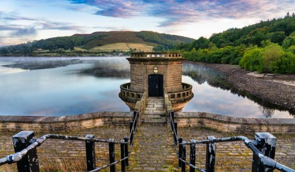 Satul pierdut care a reapărut după decenii sub apă, în UK. Ultima slujbă în biserică s-a ţinut în 1943