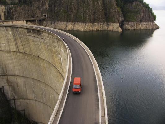 Începe golirea barajului Vidraru. Recomandările autorităţilor pentru oamenii din zonă