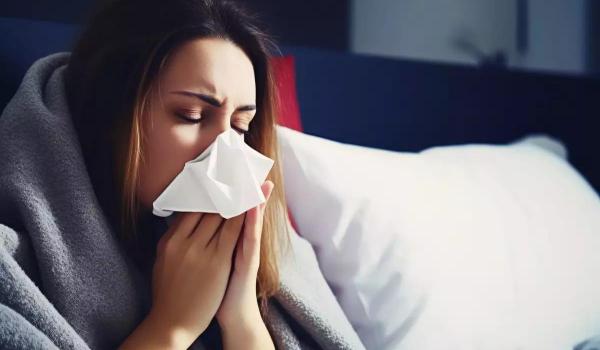 Răceală, gripă sau Covid? Medicii explică cum să faci diferența în această perioadă