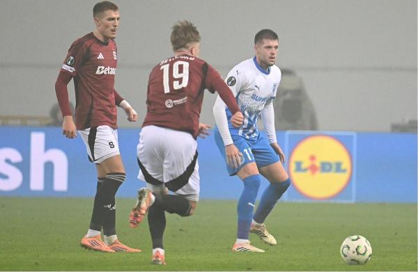 Universitatea Craiova a cedat în meciul cu Sparta Praga de pe teren propriu, din Conference League