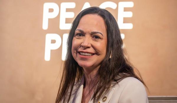 Deghizată, urmărită şi pierdută pe mare: evadarea din Venezuela a Mariei Machado, laureata Premiului Nobel