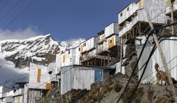 Cel mai înalt oraș din lume, unde e frig extrem, lipsă de oxigen, dar oamenii trăiesc pentru aurul din zonă