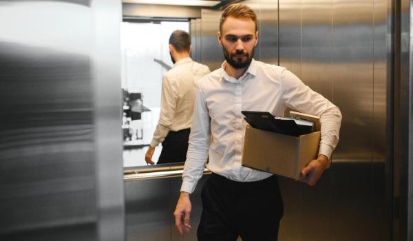 S-a îmbogăţit cu 50.000 de euro după ce a fost dat afară când era în concediu