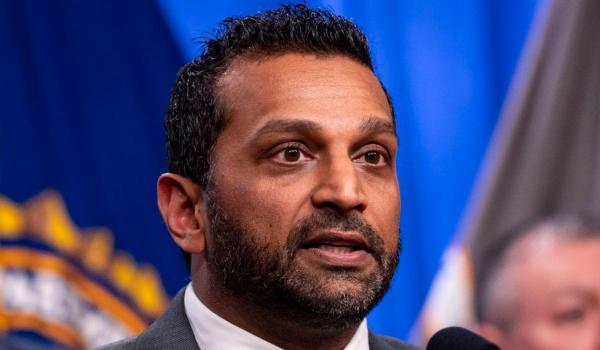 FBI anunţă că a dejucat un atentat terorist planificat pentru noaptea de Revelion