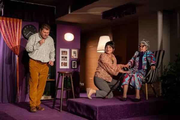 Piesa de teatru "Apropo, o să mor" se joacă joi, 18 decembrie, la Teatrul Excelsior, din Bucureşti