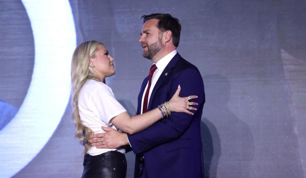 Erika Kirk: "Vom face ca JD Vance să fie ales al 48-lea preşedinte în cel mai răsunător mod posibil"