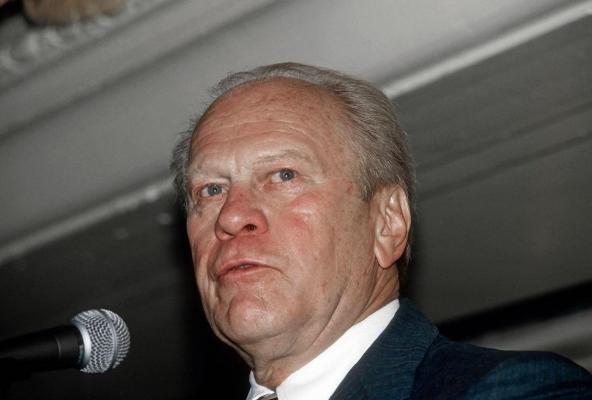 Pe 6 decembrie 1973, Gerald Ford depune jurământul în calitate de președinte al SUA