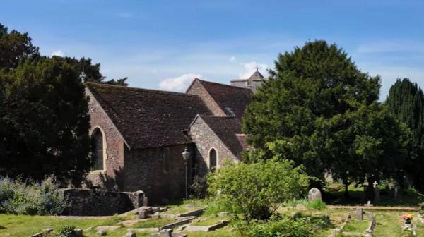 Clădire istorică rămasă încă în picioare după 15 secole. Este folosită şi astăzi şi Anglia