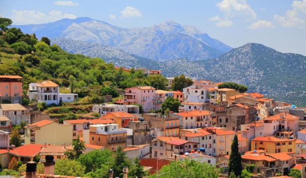 Insula italiană care îţi oferă 15.000 € dacă te muţi acolo. Există însă şi câteva condiţii