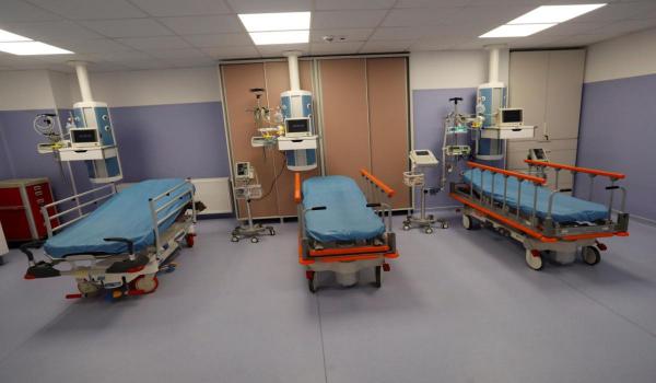 Medici revoltaţi de amânarea creşterii punctului pe serviciu medical: Vindecaţi-i voi pe pacienţi prin OUG-uri