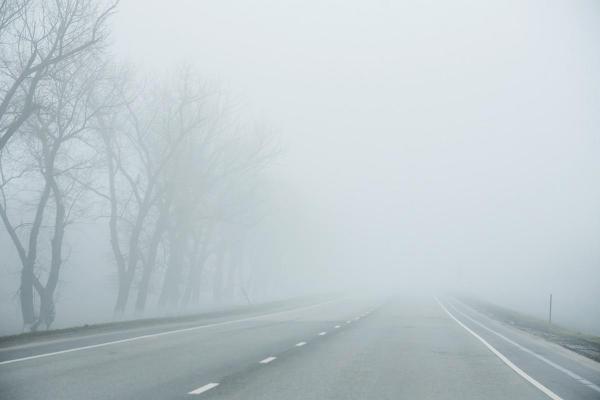 Mai multe judeţe, cod galben de vreme rea: ninsori, ceaţă, risc de polei. Cum se circulă pe drumurile din ţară