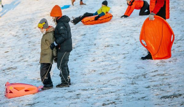 Accident grav la săniuş, în Predeal: O femeie a leşinat după ce a fost lovită de altă sanie