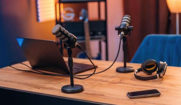 The Economist: Podcasturile ajung la Globurile de Aur