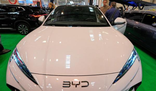 Chinezii de la BYD detronează Tesla. Premieră istorică pe piaţa maşinilor electrice