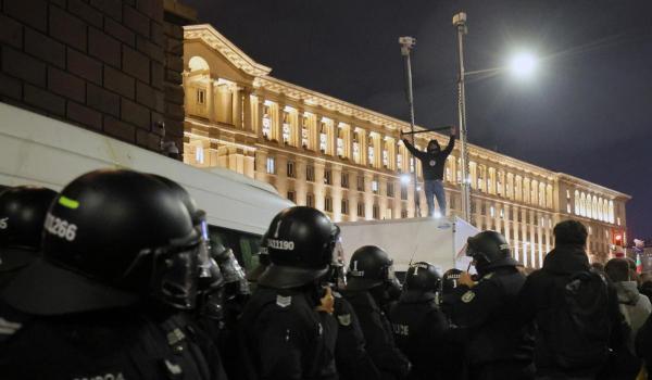 Haos în Bulgaria: Preşedintele cere demisia guvernului, pe fondul protestelor masive din ţară