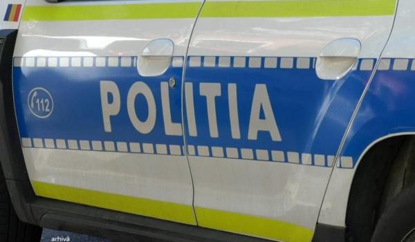 Un şofer băut şi posibil drogat a lovit maşina de poliţie în timp ce încerca să scape de oamenii legii