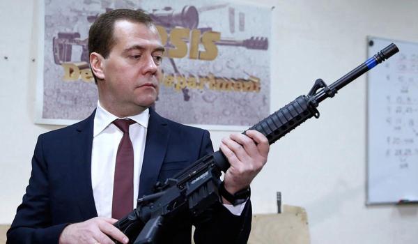 Medvedev îl ameninţă pe Zelenski: Doamna cu coasa va veni în curând